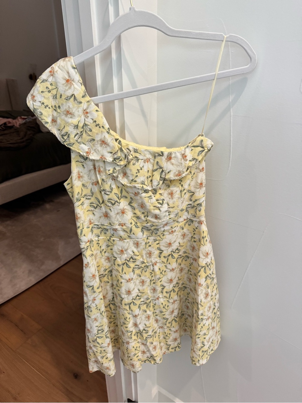 Francesca's Collections Yellow Floral One-Shoulder Ruffle mini dress